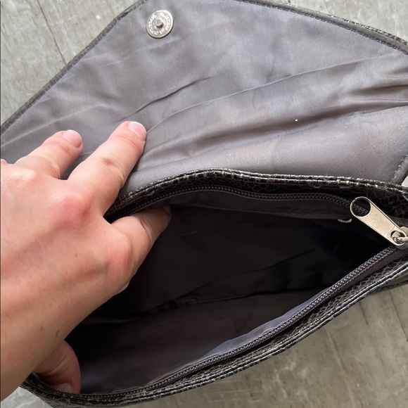 Elegant‎ Snake Print Clutch - Picture 2 of 3